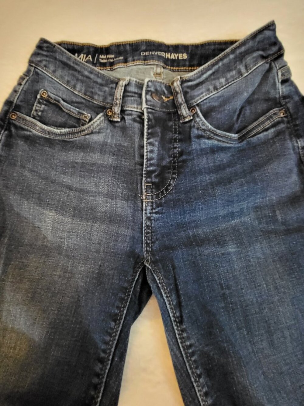 Denver Hayes Women's Mid rise Skinny jeans medium dark blue wash Size 2 X 29 - Picture 16 of 17